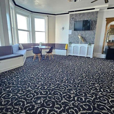 Oyo Marine Parade Hotel, Eastbourne Pier Ngoại thất bức ảnh