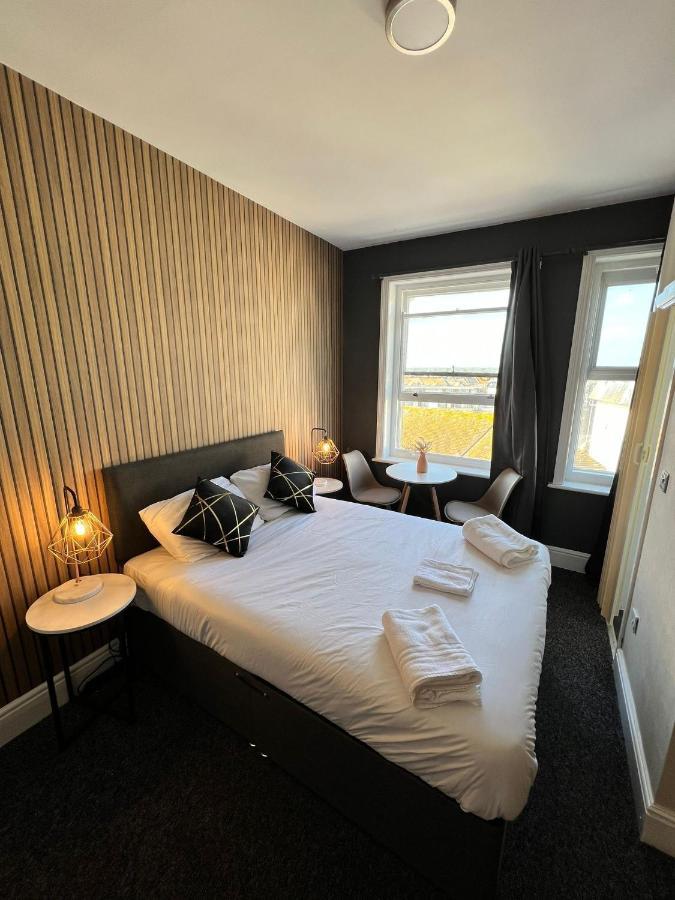 Oyo Marine Parade Hotel, Eastbourne Pier Ngoại thất bức ảnh