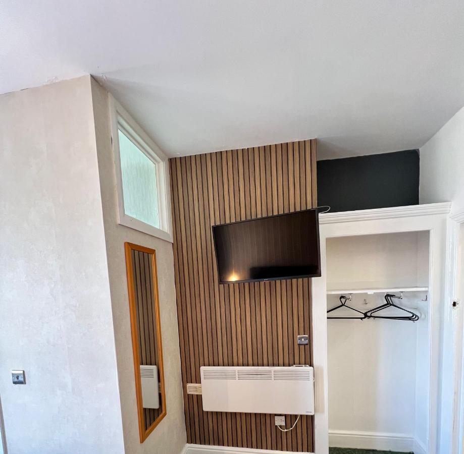 Oyo Marine Parade Hotel, Eastbourne Pier Ngoại thất bức ảnh