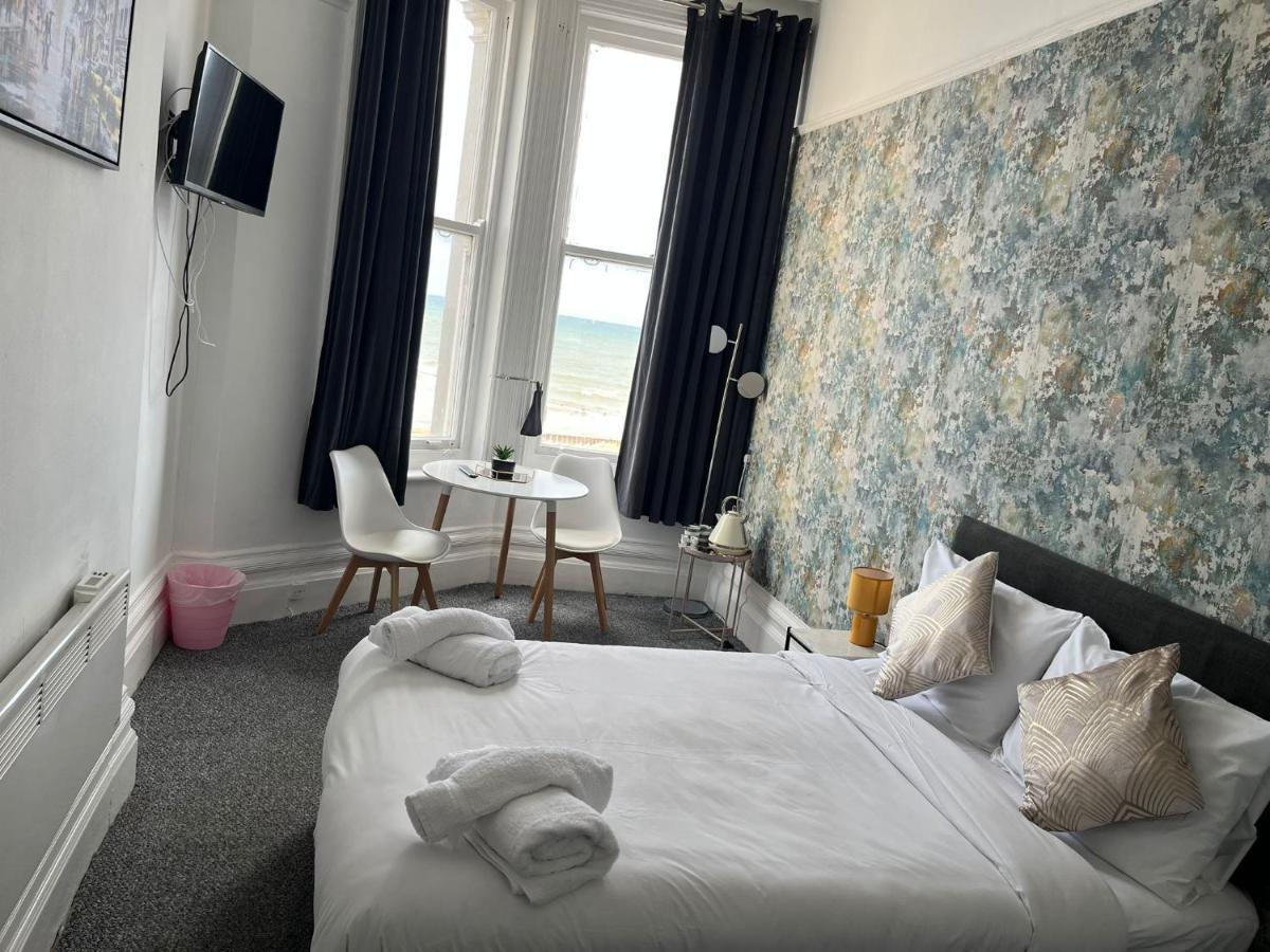 Oyo Marine Parade Hotel, Eastbourne Pier Ngoại thất bức ảnh