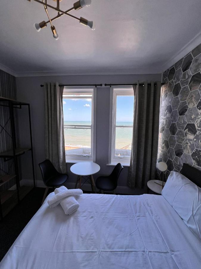 Oyo Marine Parade Hotel, Eastbourne Pier Ngoại thất bức ảnh