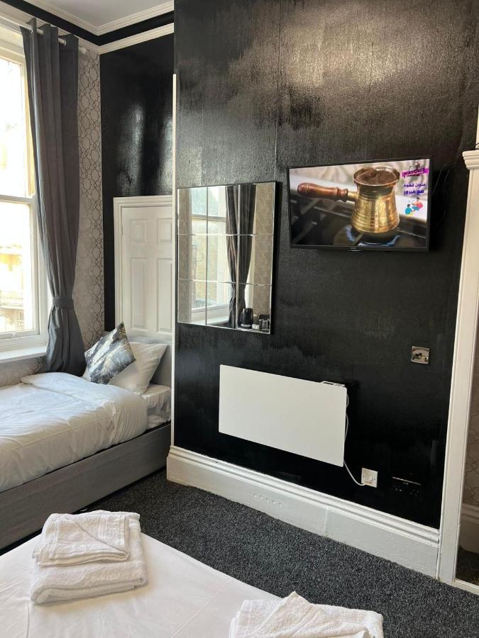 Oyo Marine Parade Hotel, Eastbourne Pier Ngoại thất bức ảnh