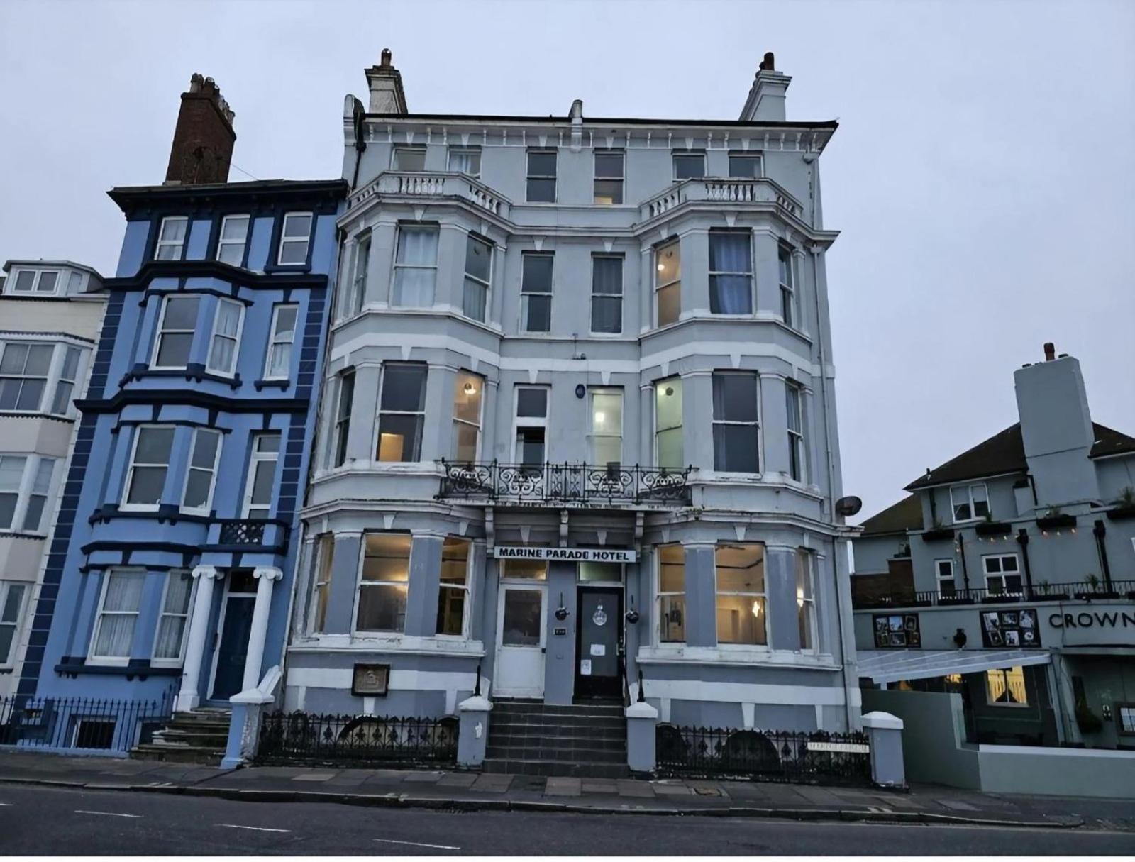 Oyo Marine Parade Hotel, Eastbourne Pier Ngoại thất bức ảnh