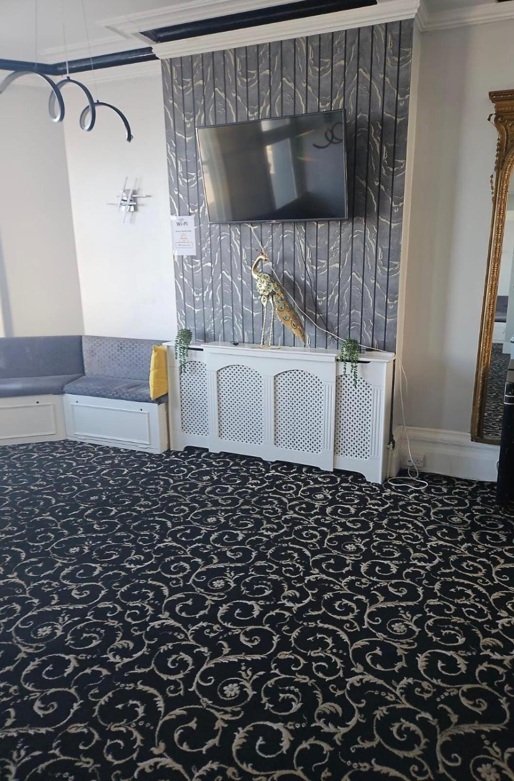 Oyo Marine Parade Hotel, Eastbourne Pier Ngoại thất bức ảnh