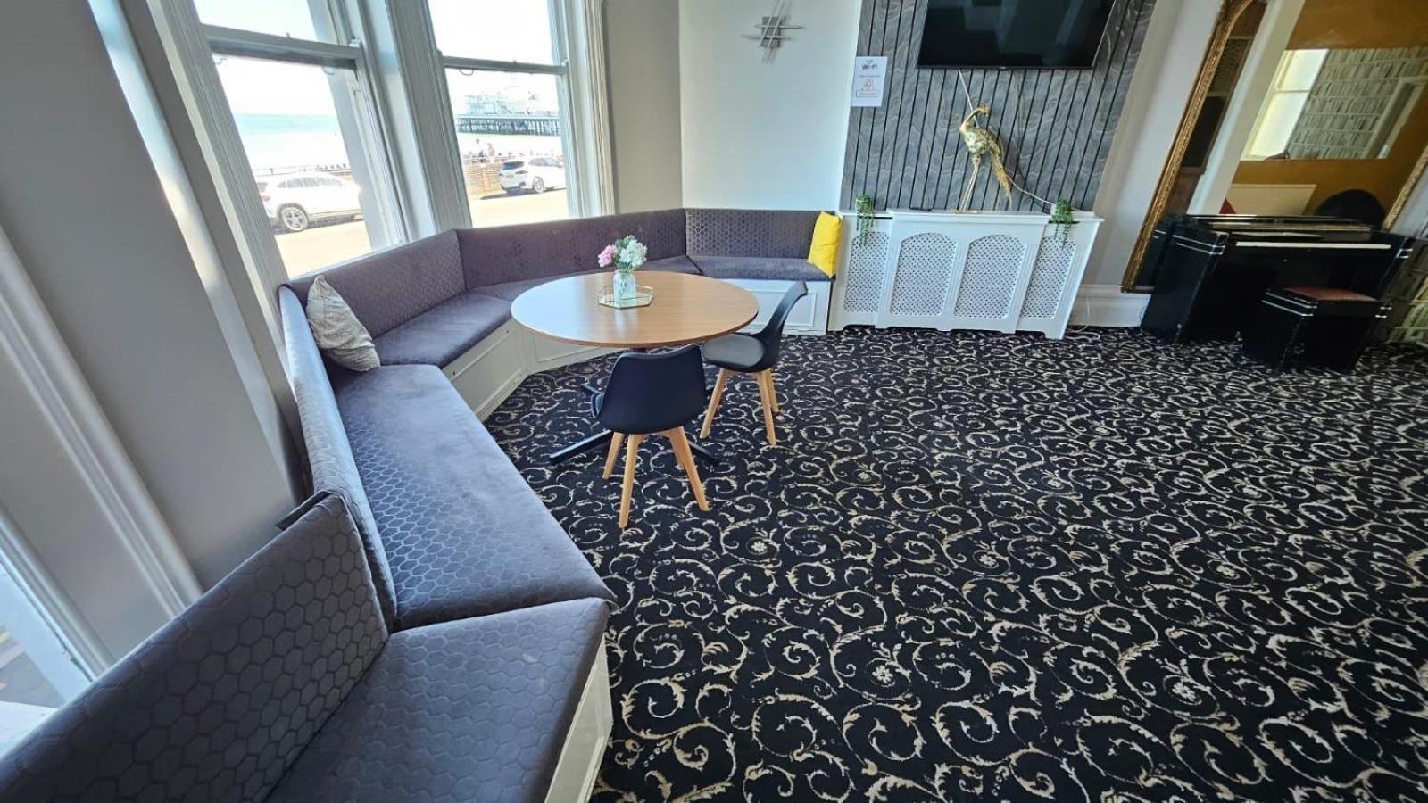 Oyo Marine Parade Hotel, Eastbourne Pier Ngoại thất bức ảnh