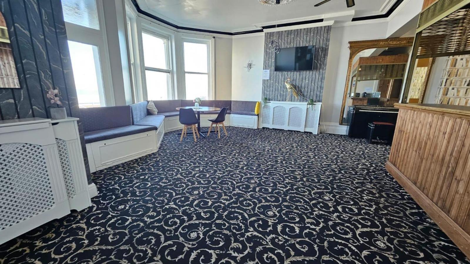 Oyo Marine Parade Hotel, Eastbourne Pier Ngoại thất bức ảnh