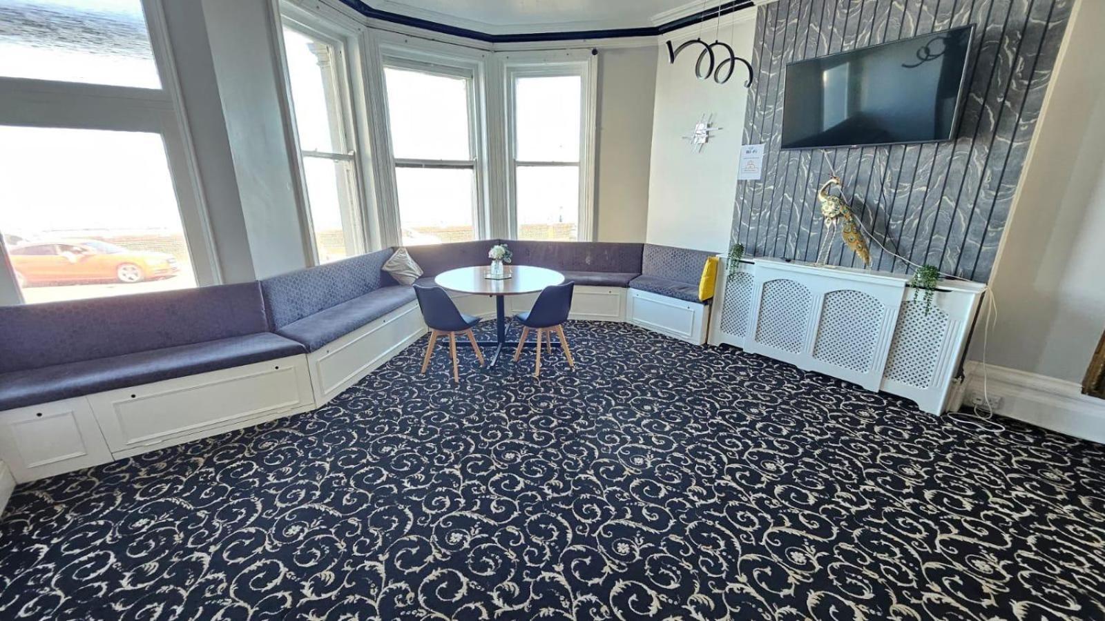 Oyo Marine Parade Hotel, Eastbourne Pier Ngoại thất bức ảnh