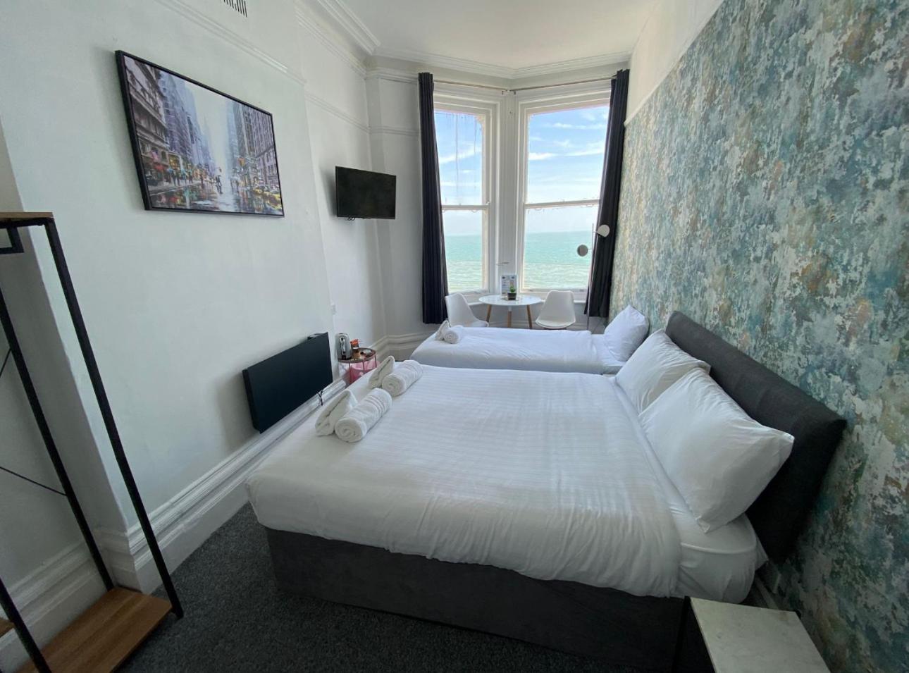 Oyo Marine Parade Hotel, Eastbourne Pier Ngoại thất bức ảnh