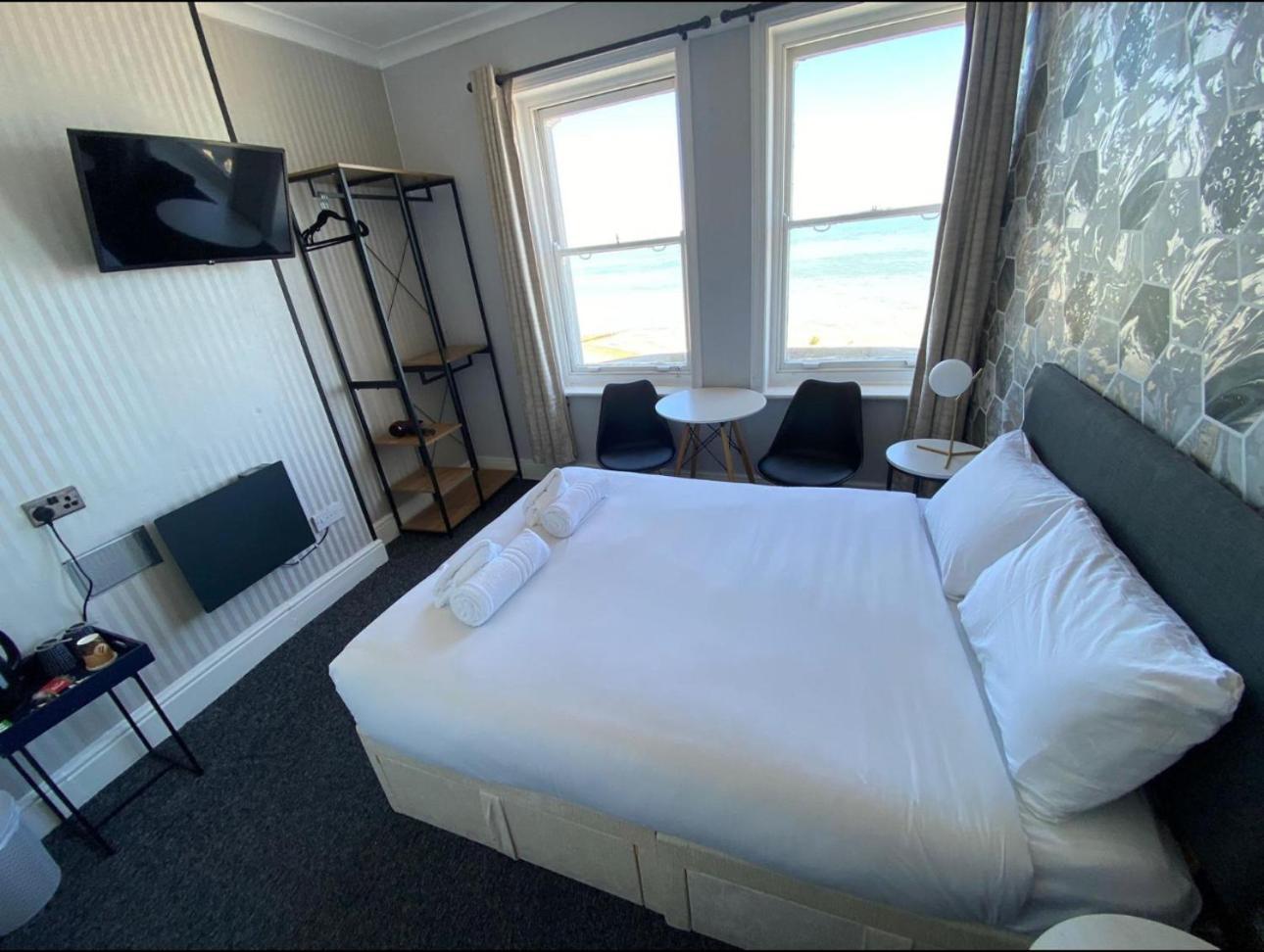 Oyo Marine Parade Hotel, Eastbourne Pier Ngoại thất bức ảnh