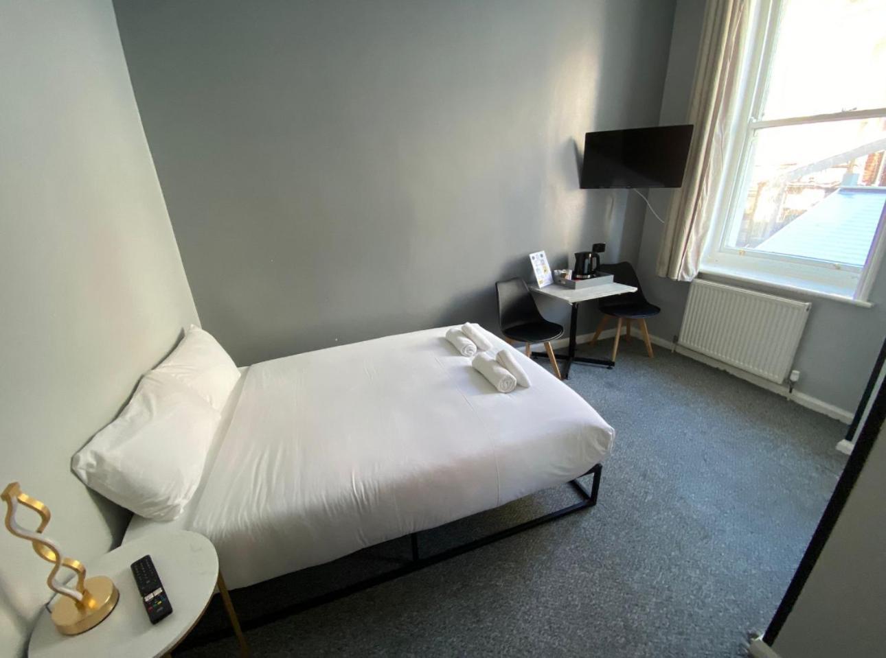Oyo Marine Parade Hotel, Eastbourne Pier Ngoại thất bức ảnh