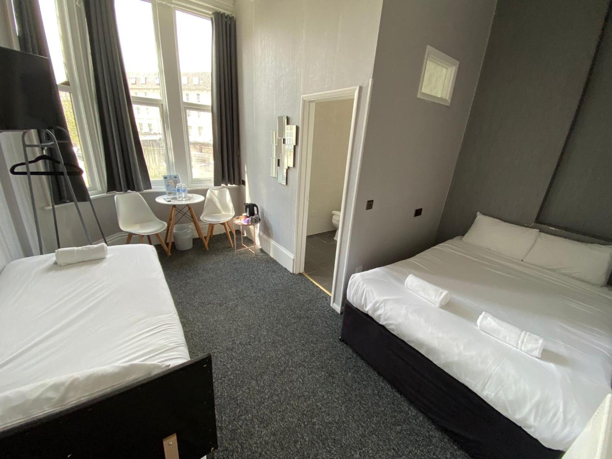 Oyo Marine Parade Hotel, Eastbourne Pier Ngoại thất bức ảnh