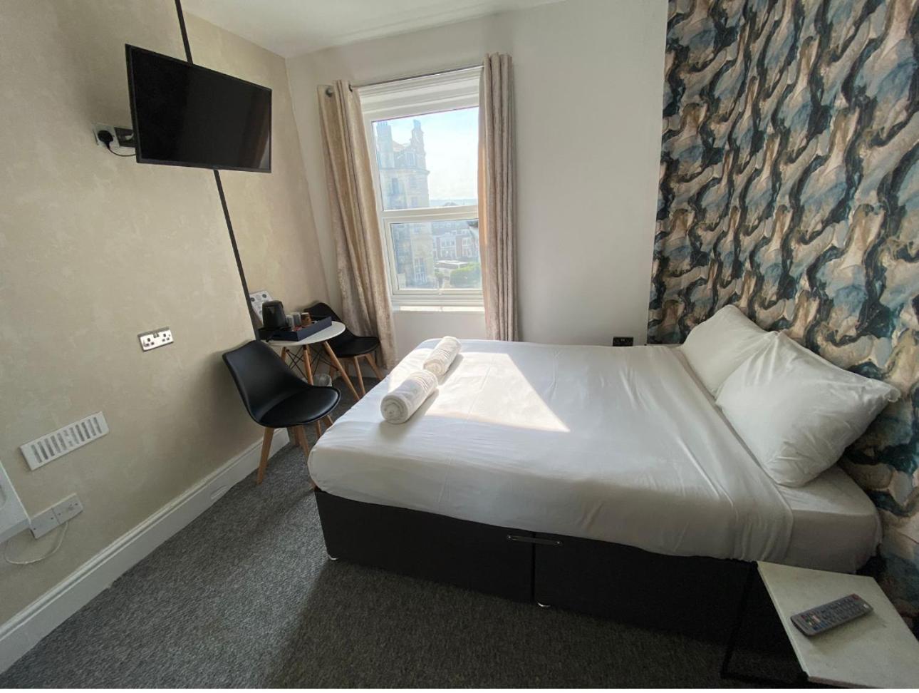Oyo Marine Parade Hotel, Eastbourne Pier Ngoại thất bức ảnh