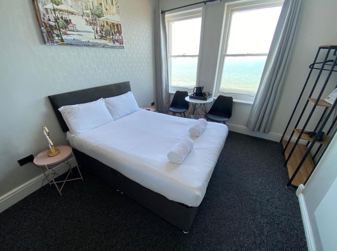 Oyo Marine Parade Hotel, Eastbourne Pier Ngoại thất bức ảnh